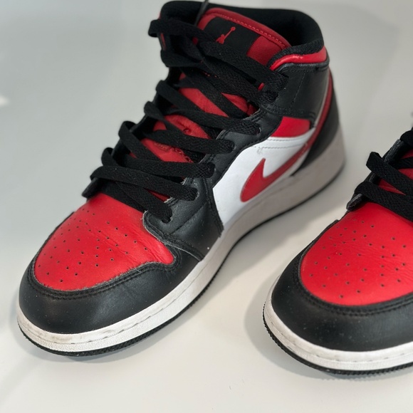 Nike Air Jordan 1 Mid “Bred Toe” / White-Black-Red | Size US 5.5Y - Picture 8 of 10